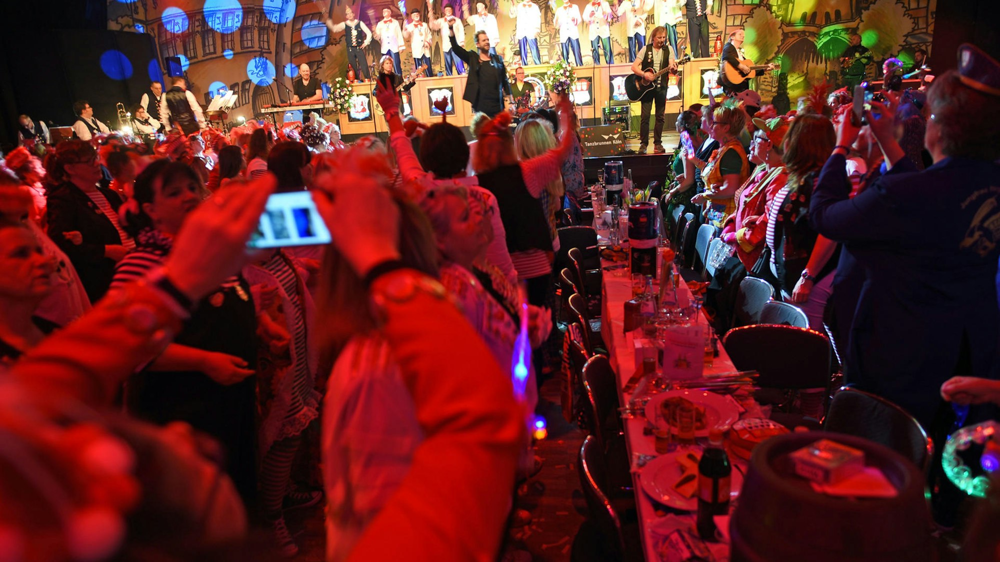 Karneval 2022 in Köln: Es soll Sitzungen geben. Das Symbolfoto einer Kölner Sitzung wurde 2020 im Kölner Gürzenich aufgenommen.