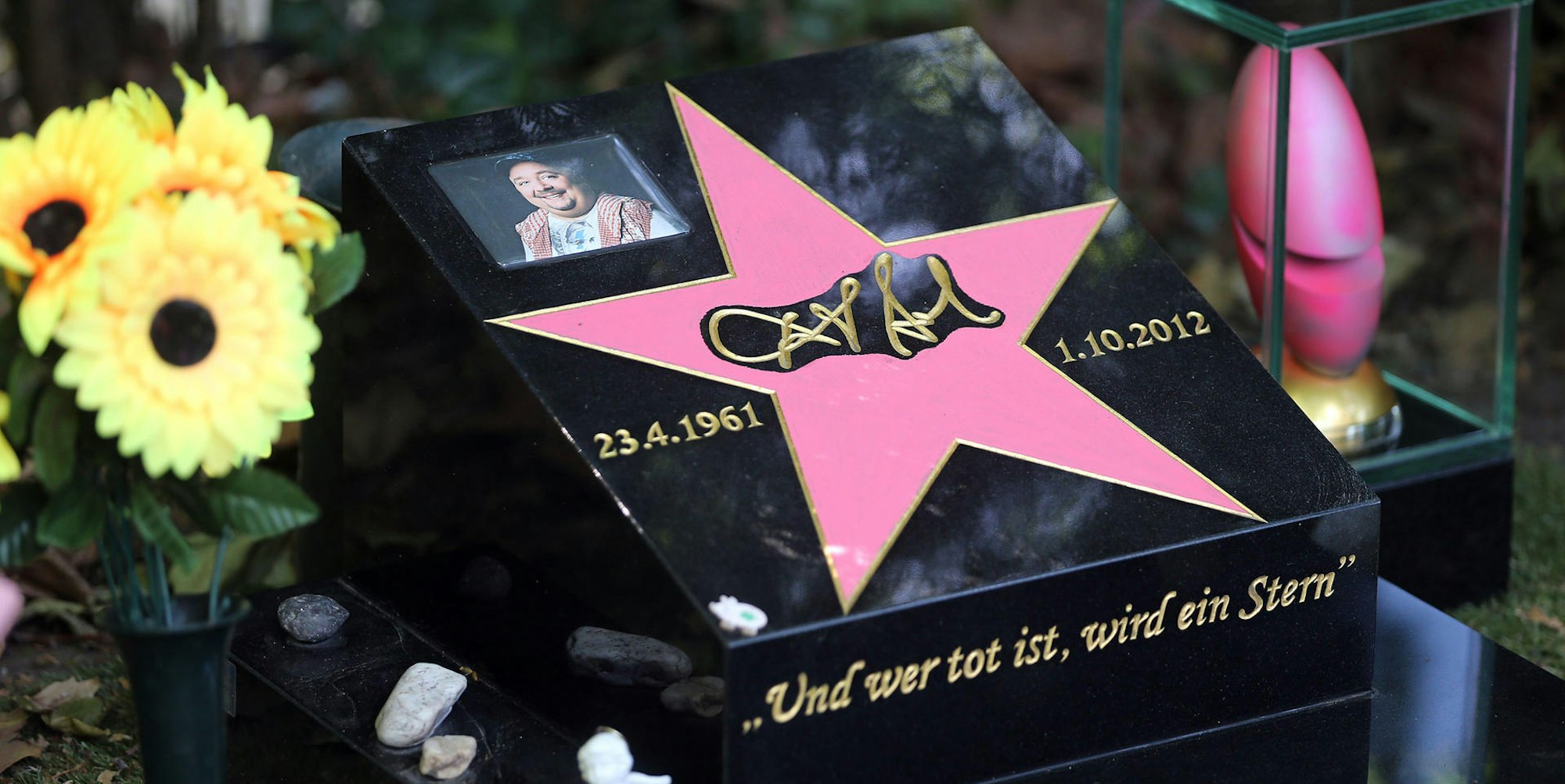 Dirk Bachs Grabstein auf Melaten