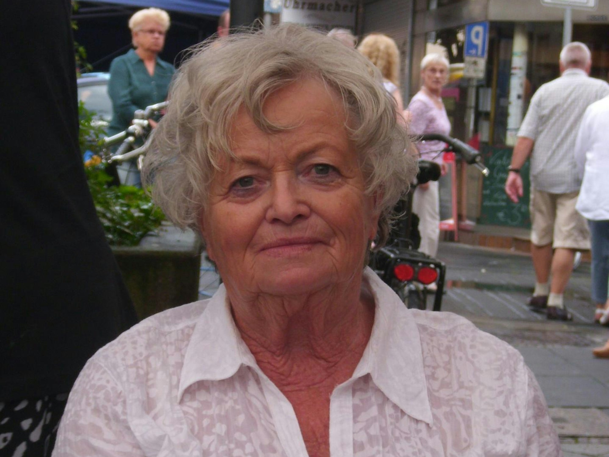 Die Kölnerin Gerda D. ist nach einem Routine-Eingriff verstorben. Der Sohn geht gegen die Klinik vor.