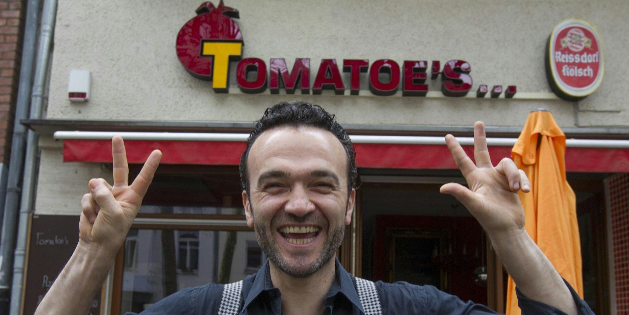 Tomatoes-Inhaber Apo vor seinem Lokal