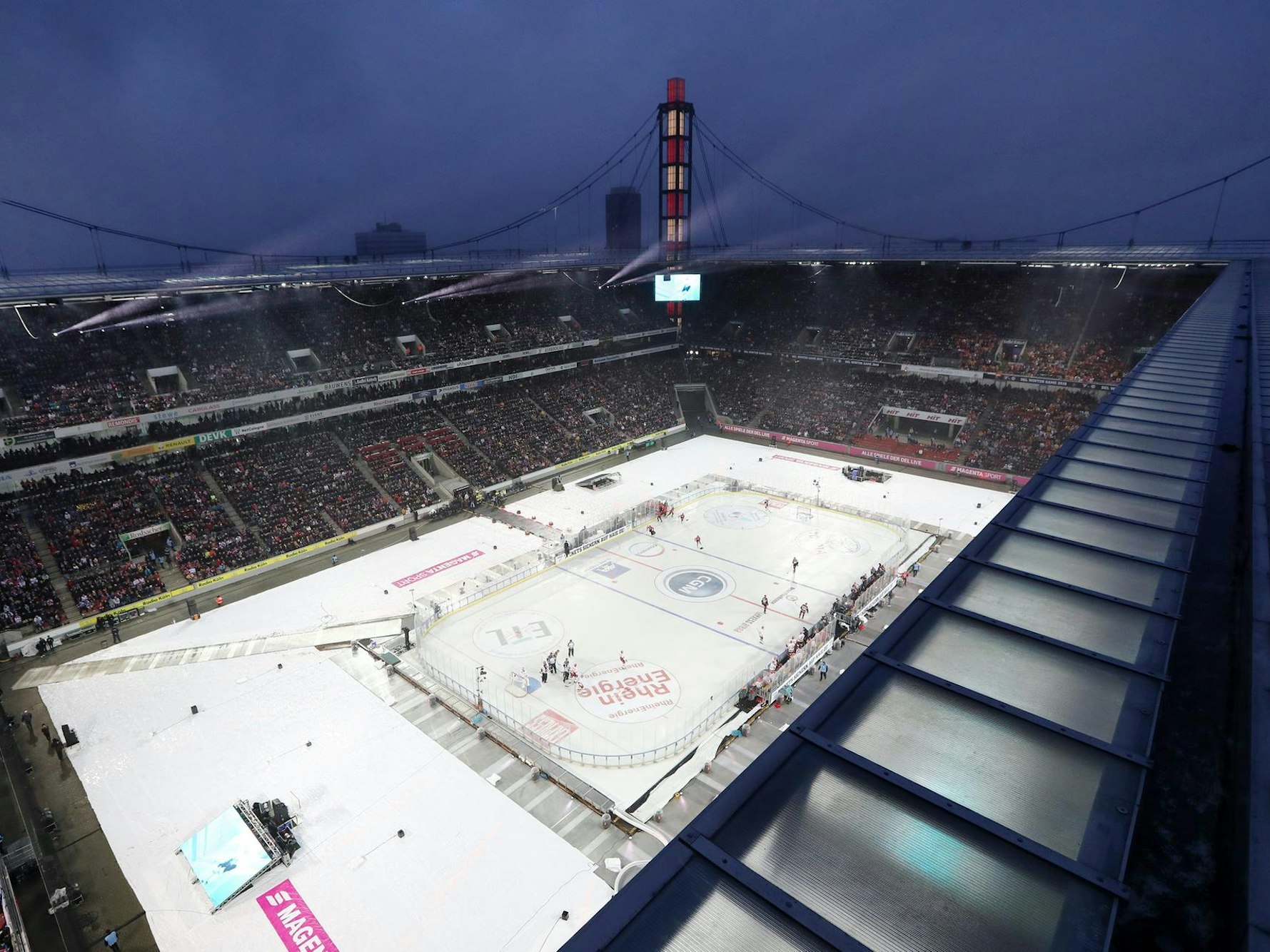 Winter Game in Köln: Das RheinEnergie-Stadion wird zur Heimspielstätte der Kölner Haie.