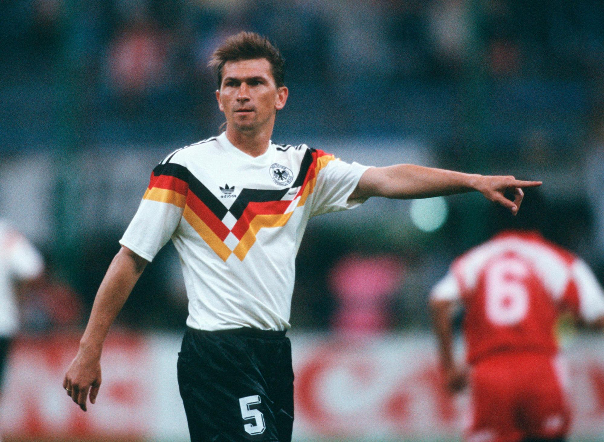 Klaus Augenthaler zeigt wo es lang geht