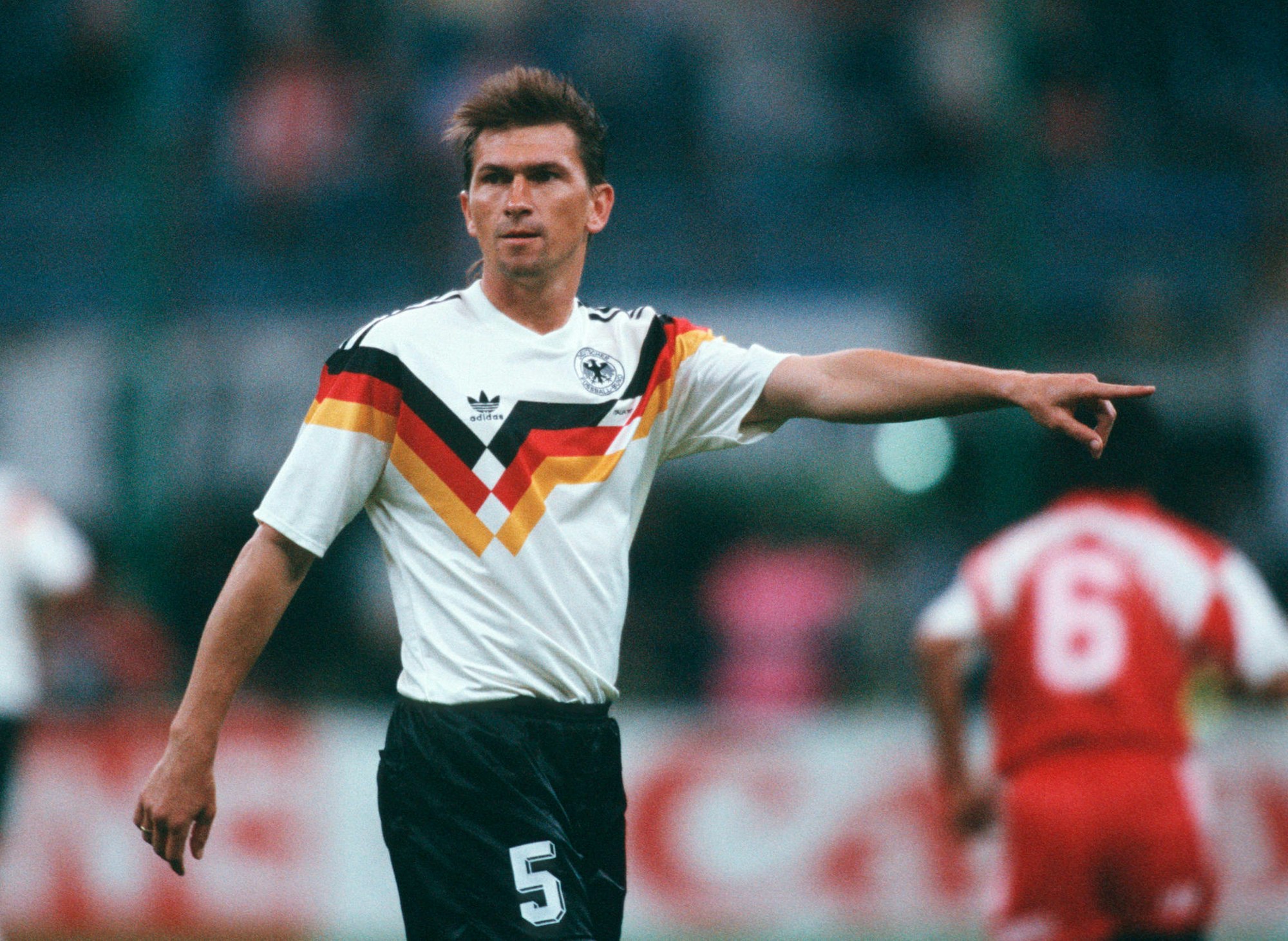 Klaus Augenthaler zeigt wo es lang geht