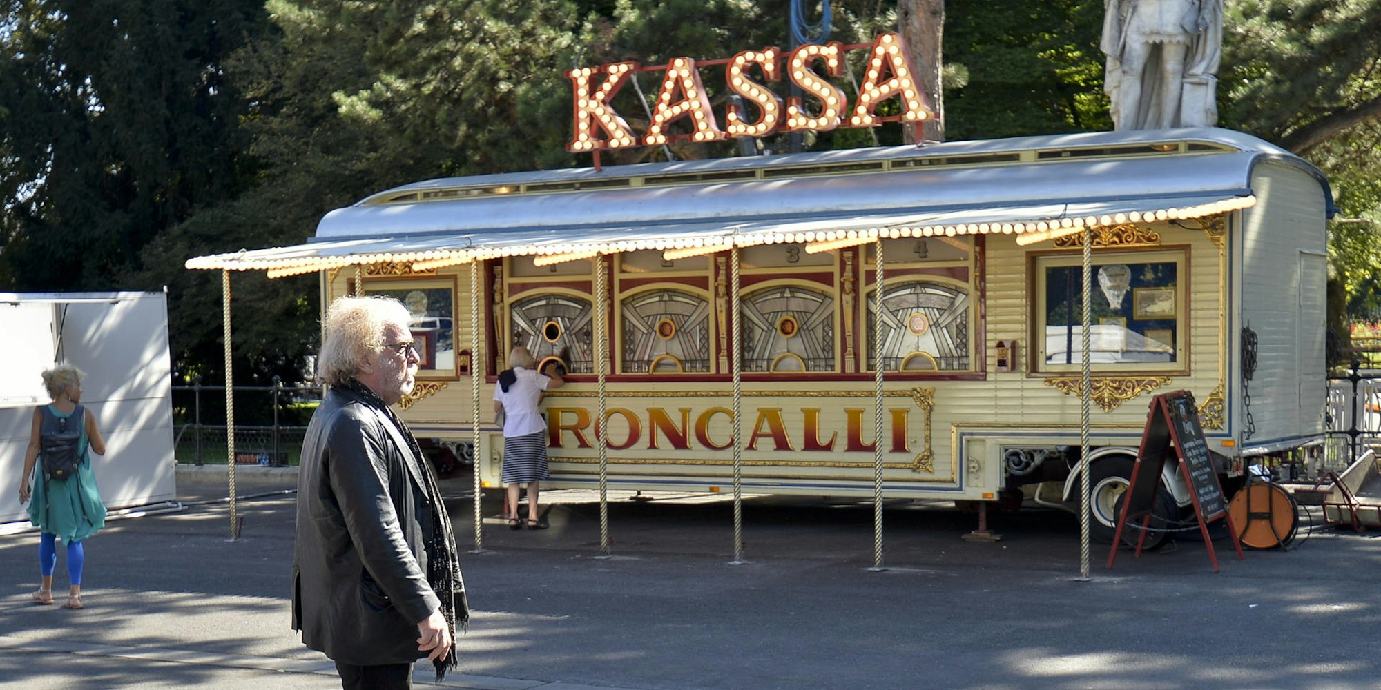 Bernhard_Paul_Roncalli_weit