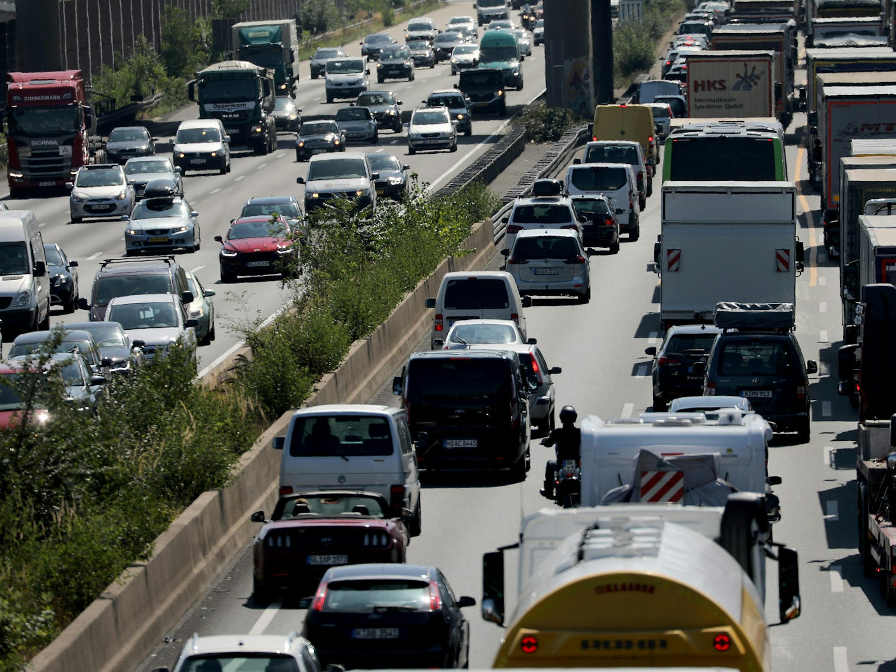 Das Symbolbild zeigt einen Stau auf der A3