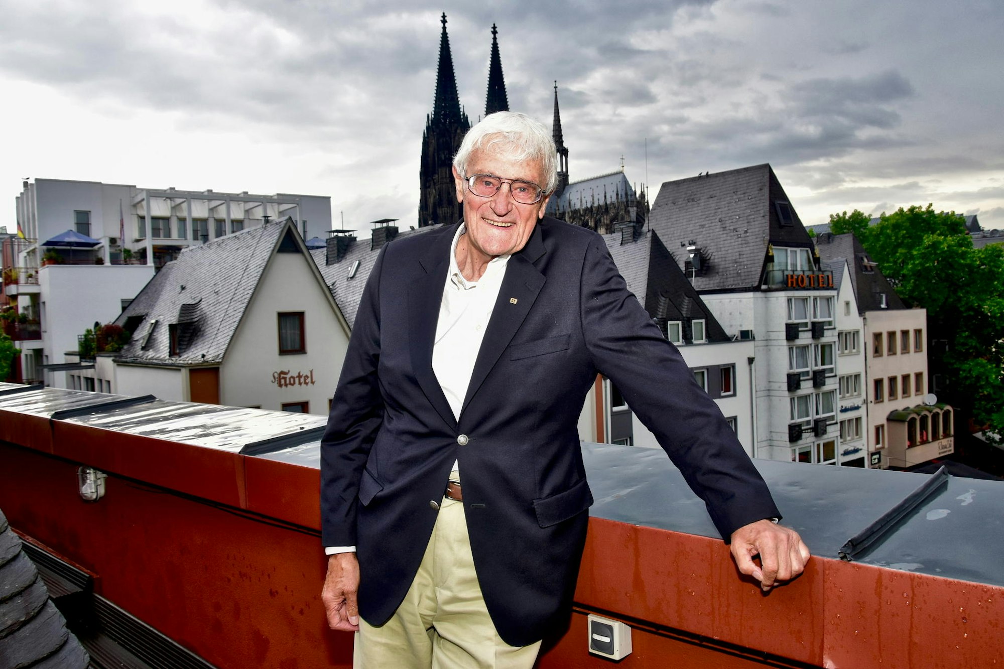 Dietmar Schott ist bekannt als früherer Moderator der Bundesligakonferenzen auf WDR2