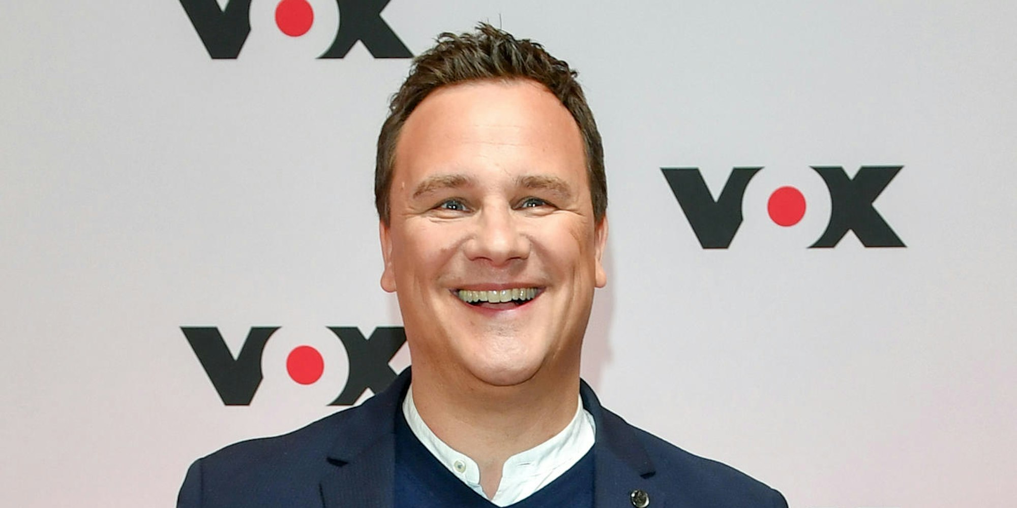 Guido Maria Kretschmer vor Vox-Logo