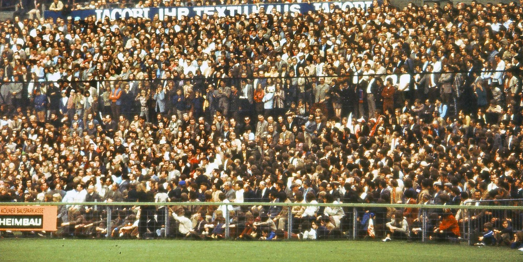 1. FC Köln Radrennbahn Fans