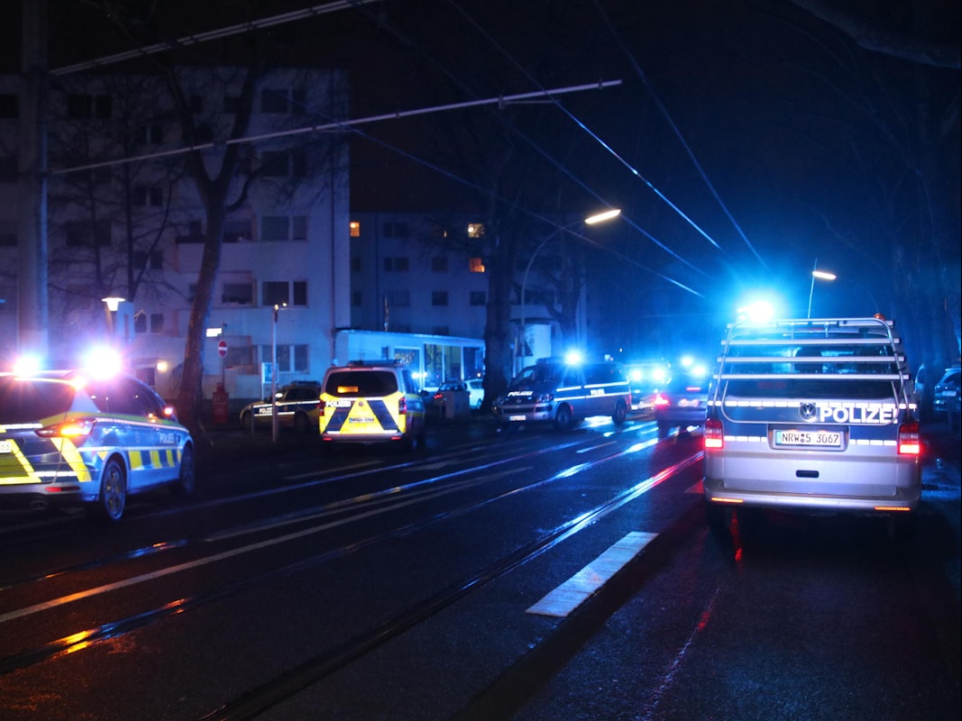 Mehr als 30 Streifenteam waren am Samstagabend (19. Februar 2022) in Köln-Seeberg im Einsatz.