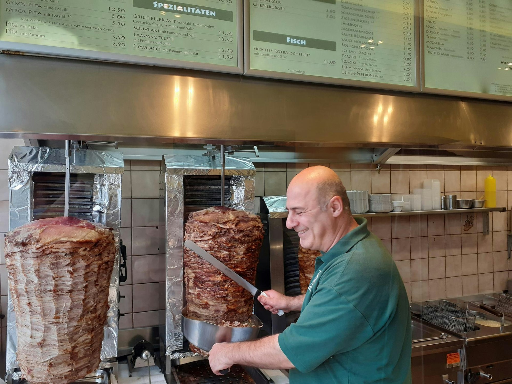 Christos Iliadis in seinem Imbiss Iltis Grill in Köln.
