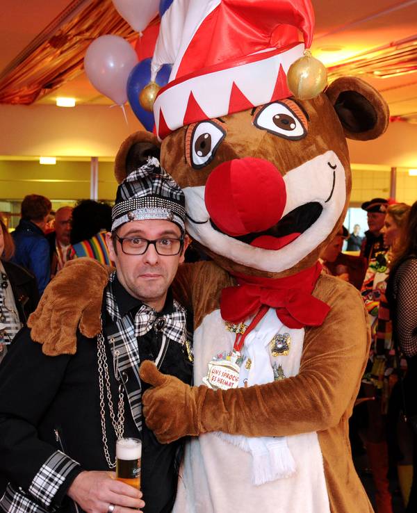 Marc Metzger mit Kleinen Erdmännchen