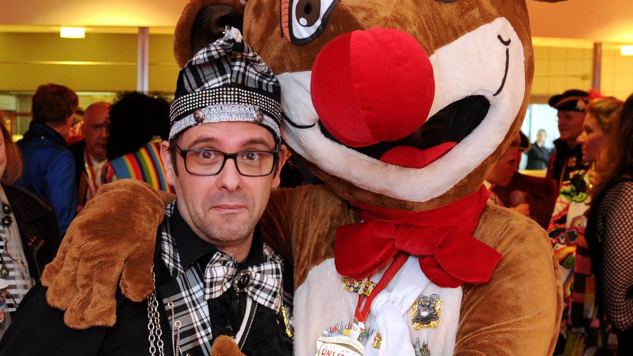 Marc Metzger mit Kleinen Erdmännchen