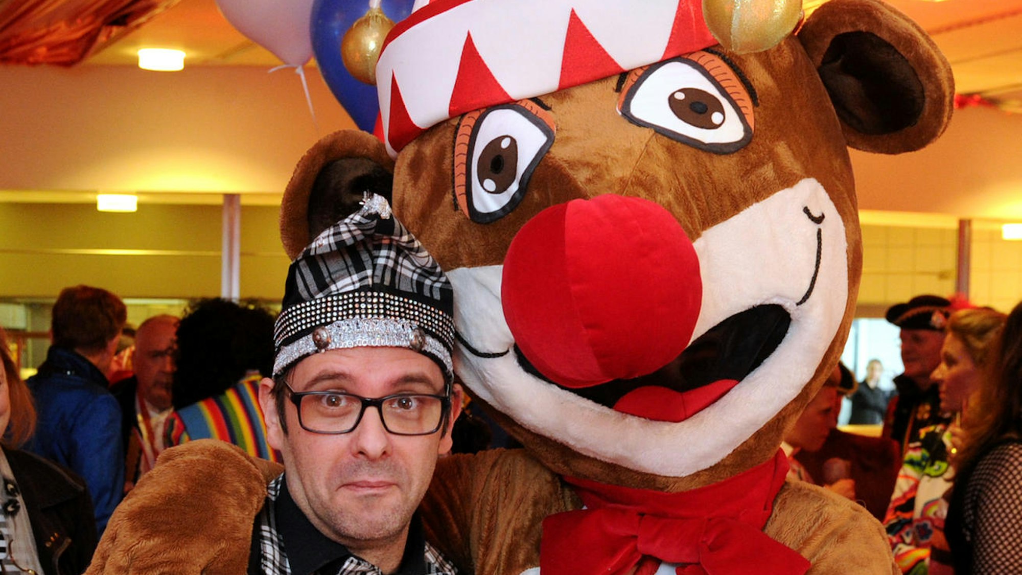 Marc Metzger mit Kleinen Erdmännchen