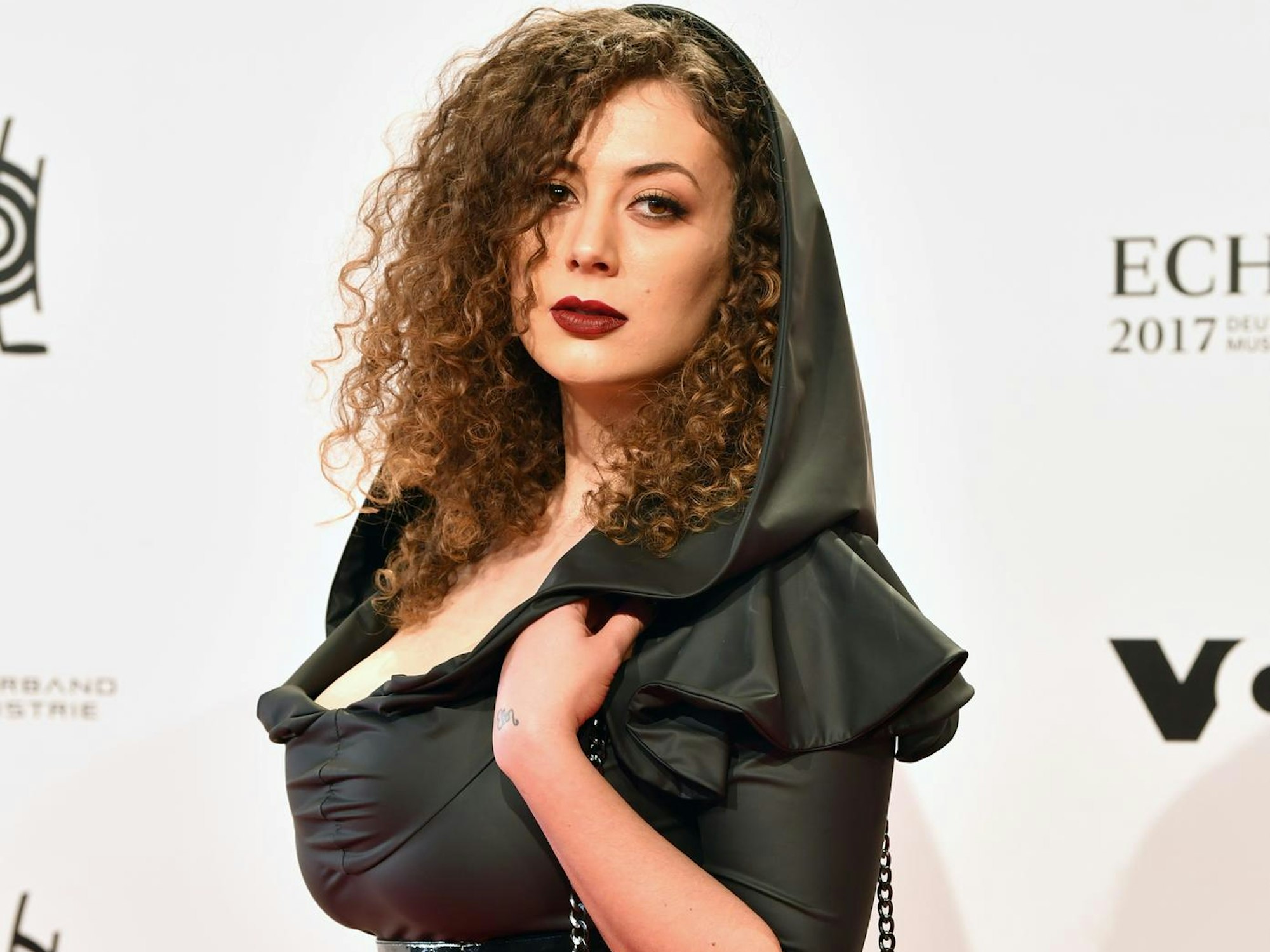 Leila_Lowfire93405016