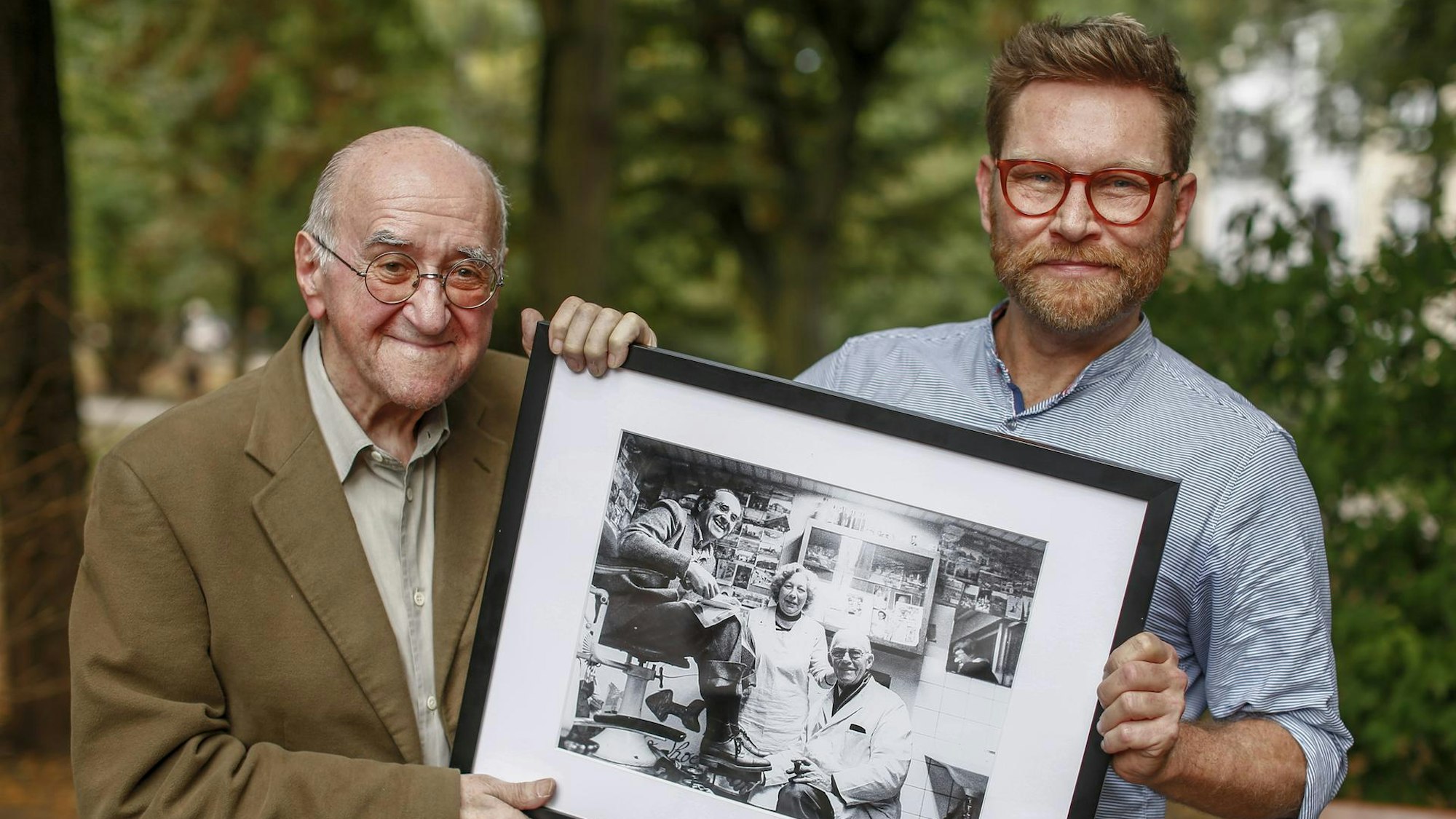 Alfred und Scott Biolek mit einer Aufnahme aus dem Köln der 70er Jahre. Alfred Biolek ist tot.