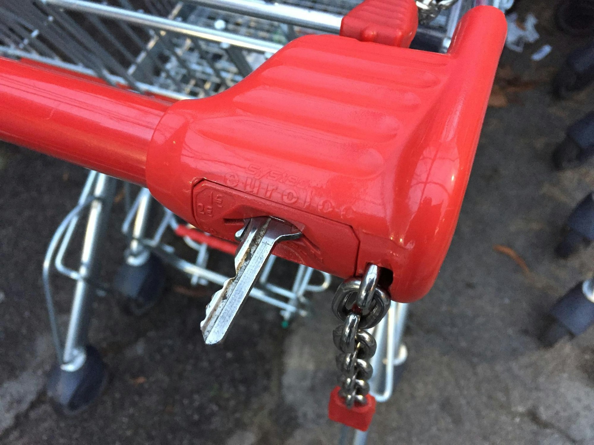 Schluessel-Trick-Einkaufswagen