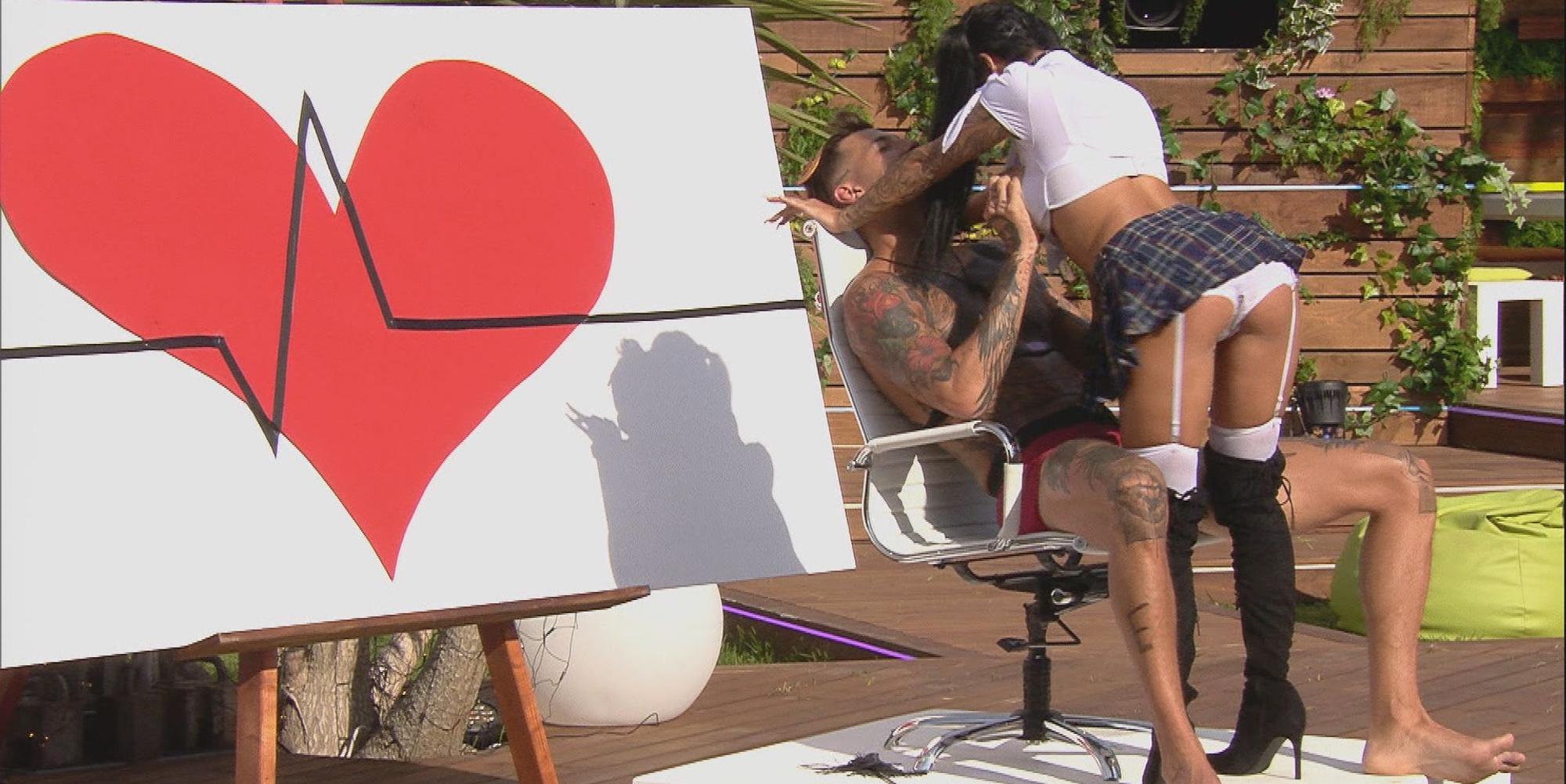 Love Island Elena Lapdance