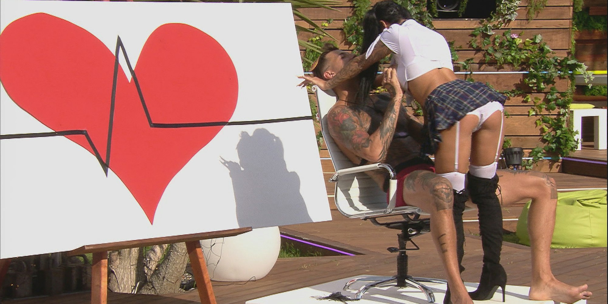 Love Island Elena Lapdance