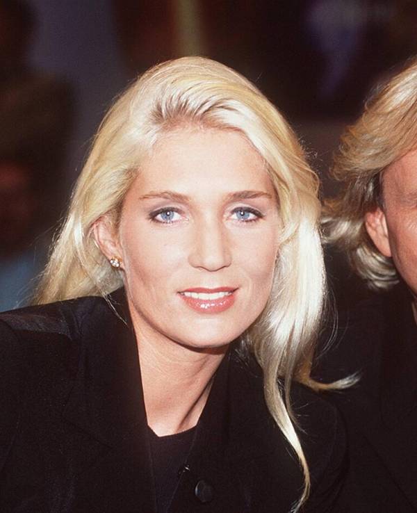 Sarah Kern ist 2024 als Kandidatin beim RTL-Dschungelcamp dabei. Sarah Kern und Otto Kern (hier auf einem undatierten Archivfoto) waren von 1996-1999 verheiratet, sie haben einen gemeinsamen Sohn.