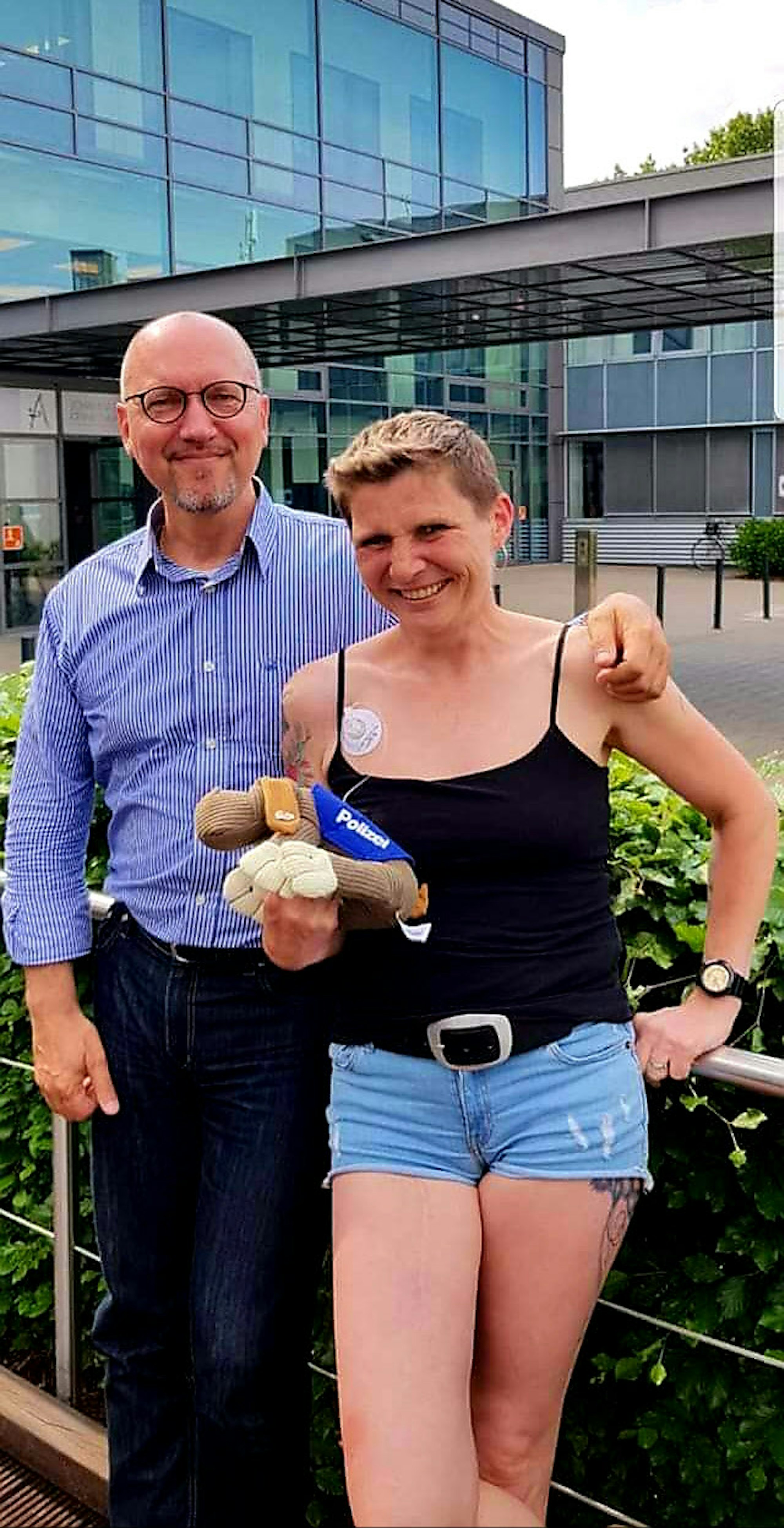 Polizist_Don_hilft_Krebskranken (3)