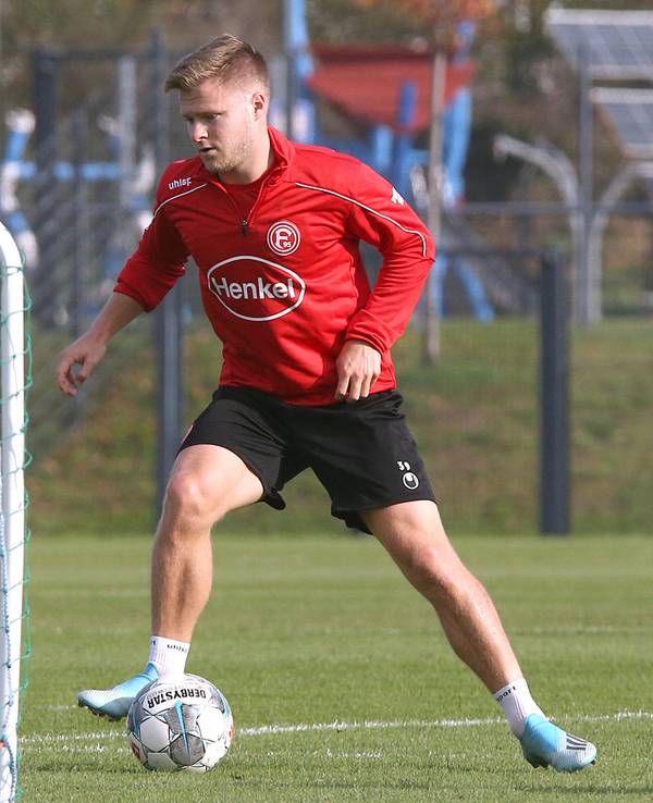 Jean Zimmer im Training von Fortuna Düsseldorf auf dem Trainingsgelände an der Merkur-Spiel-Arena in Düsseldorf.