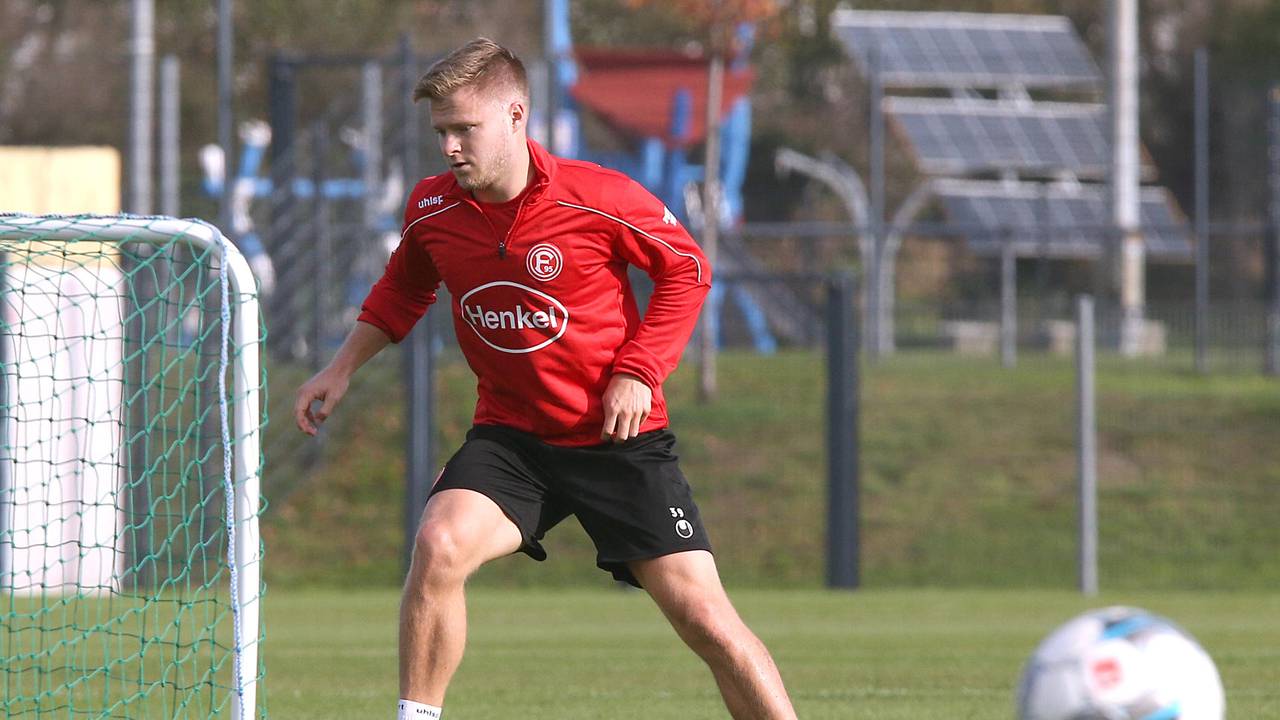 Jean Zimmer im Training von Fortuna Düsseldorf auf dem Trainingsgelände an der Merkur-Spiel-Arena in Düsseldorf.