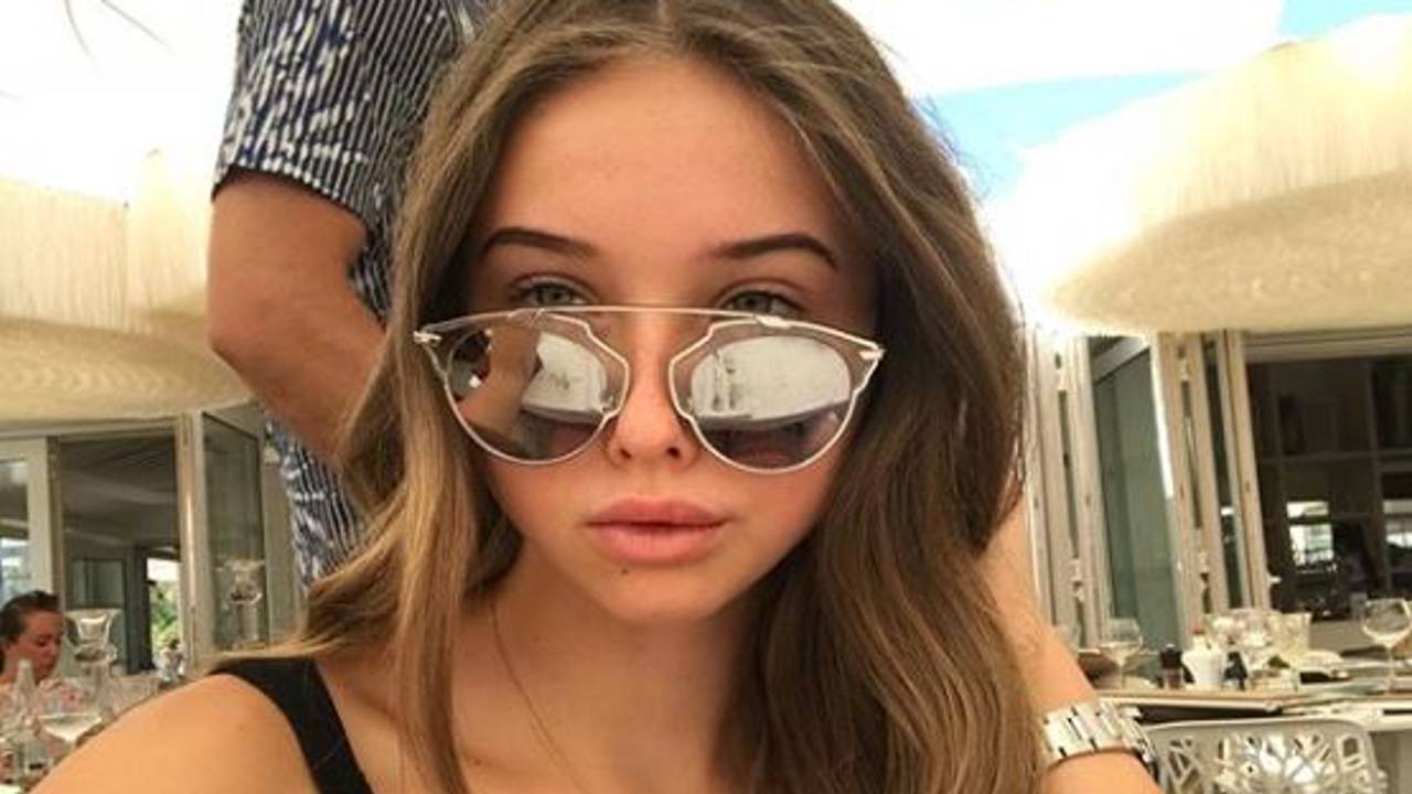 Shania Geiss posiert für ein Instagram-Selfie.