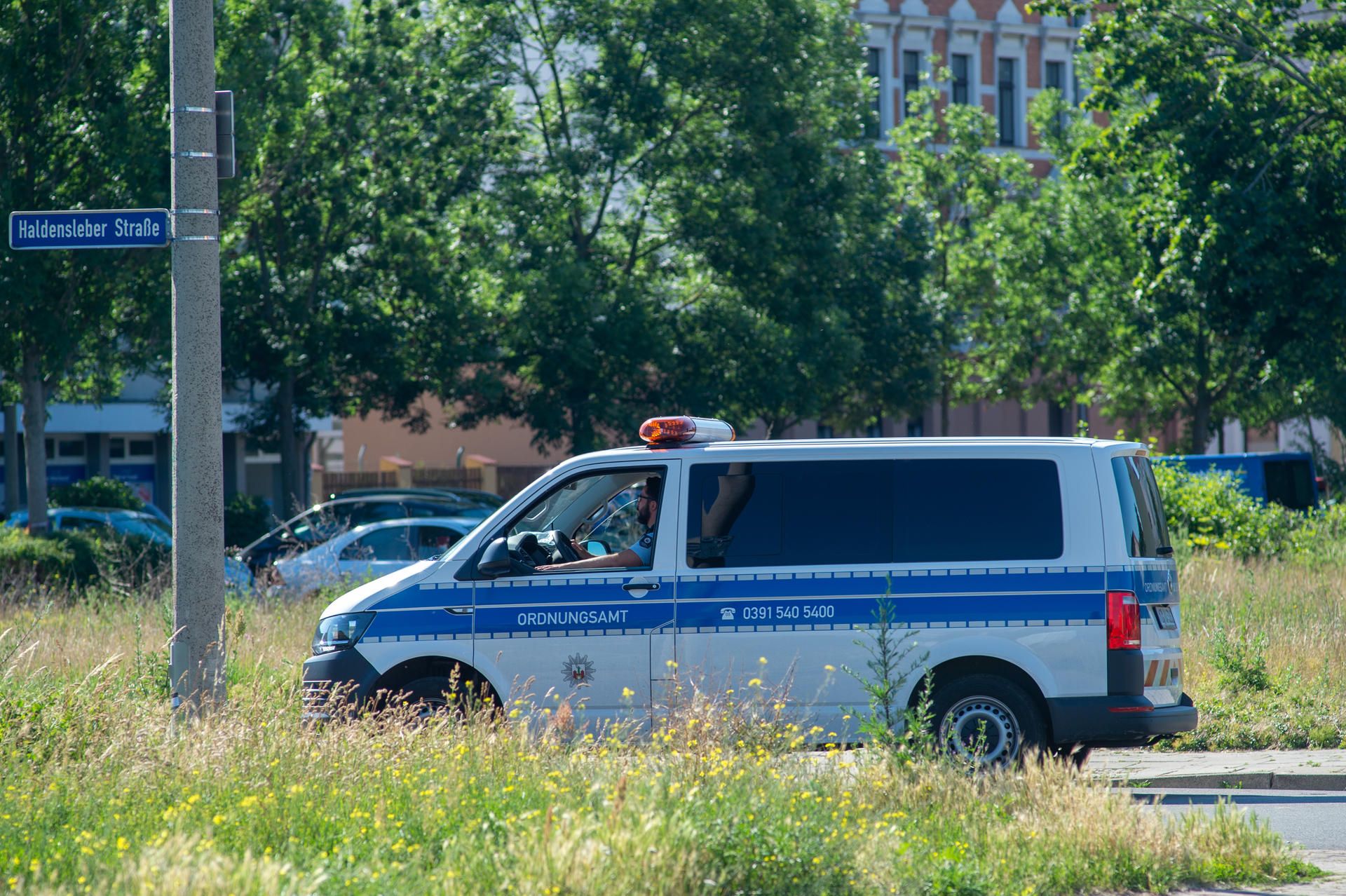 polizei ordnungsamt einsatzwagen