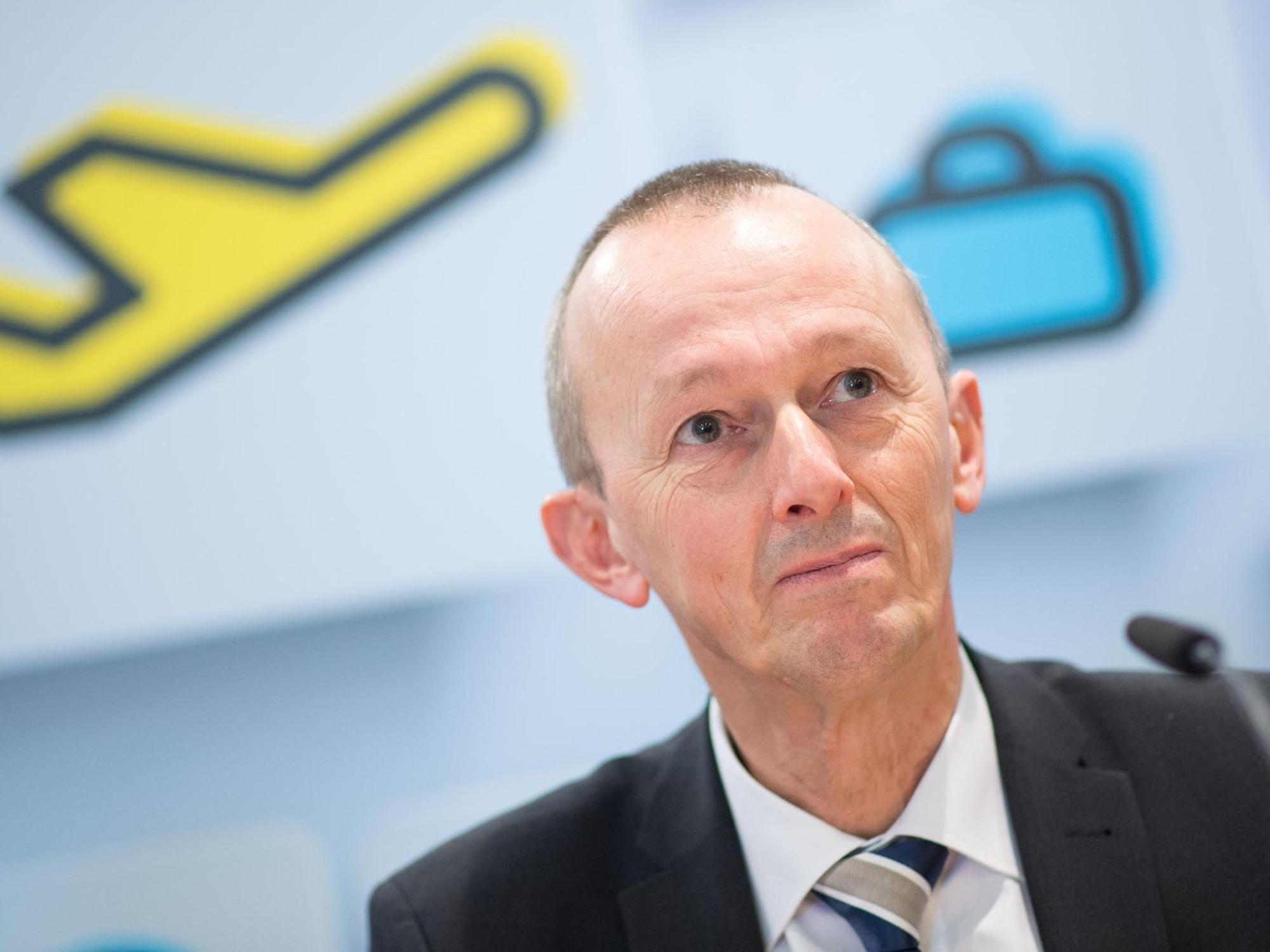 Johan Vannese bei einer Pressekonferenz.