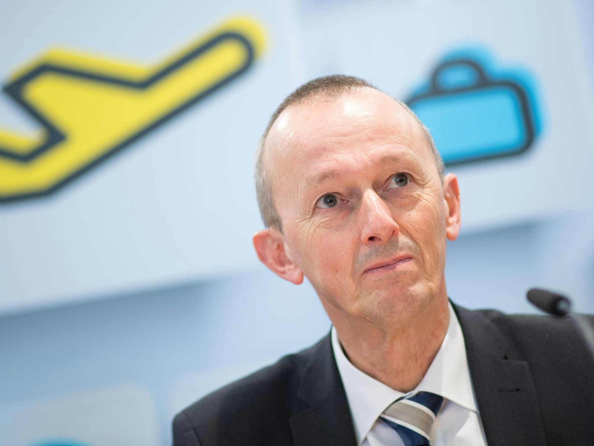 Johan Vannese bei einer Pressekonferenz.