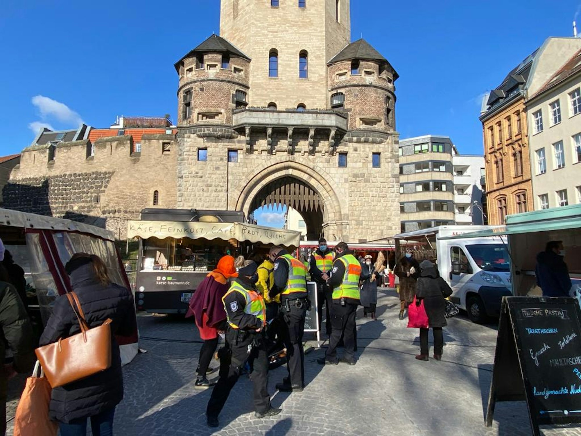 Polizei_Ordnung_Weiberfastnacht