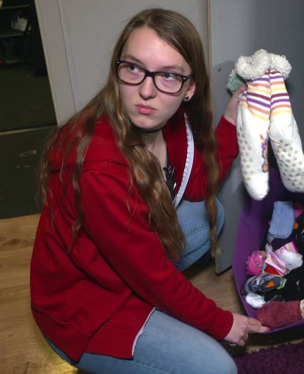Armes Deutschland Lea verkauft Socken