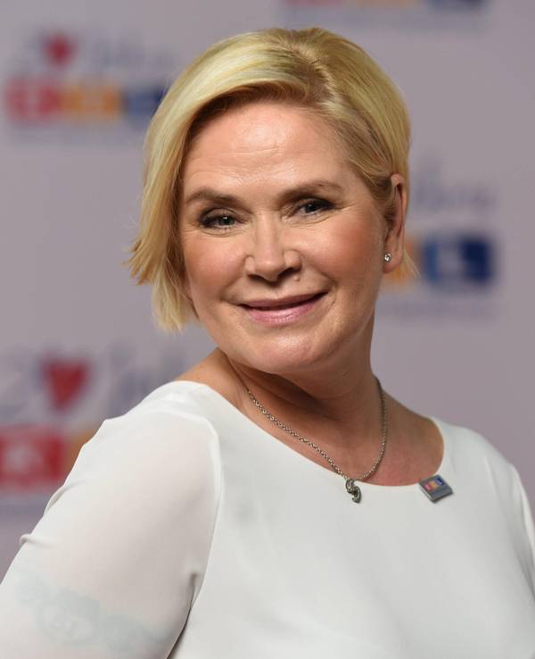 Claudia Effenberg lächelt in die Kamera