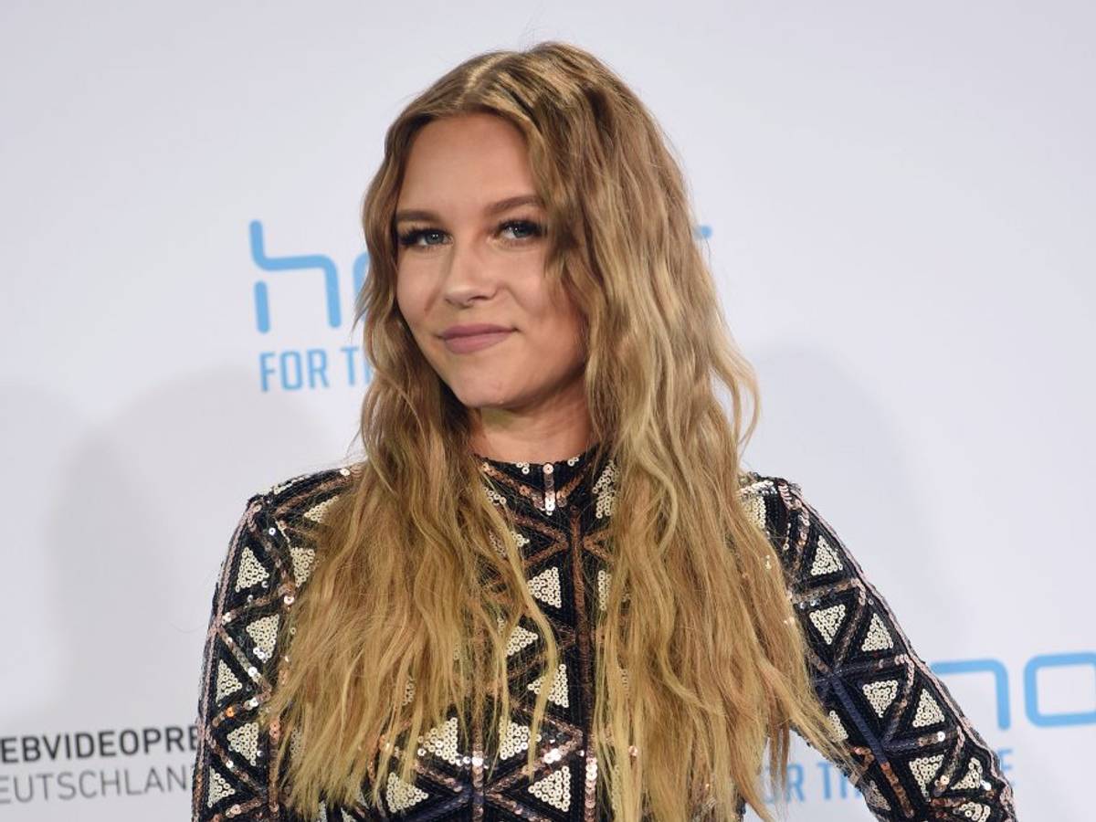 Die Youtuberin Dagi Bee kommt am 1. Juni 2017 in Düsseldorf zur Verleihung des 7. Webvideopreises. Nun ist die 26-Jährige schwanger, wie sie am 1. August 2021 bekannt gab.