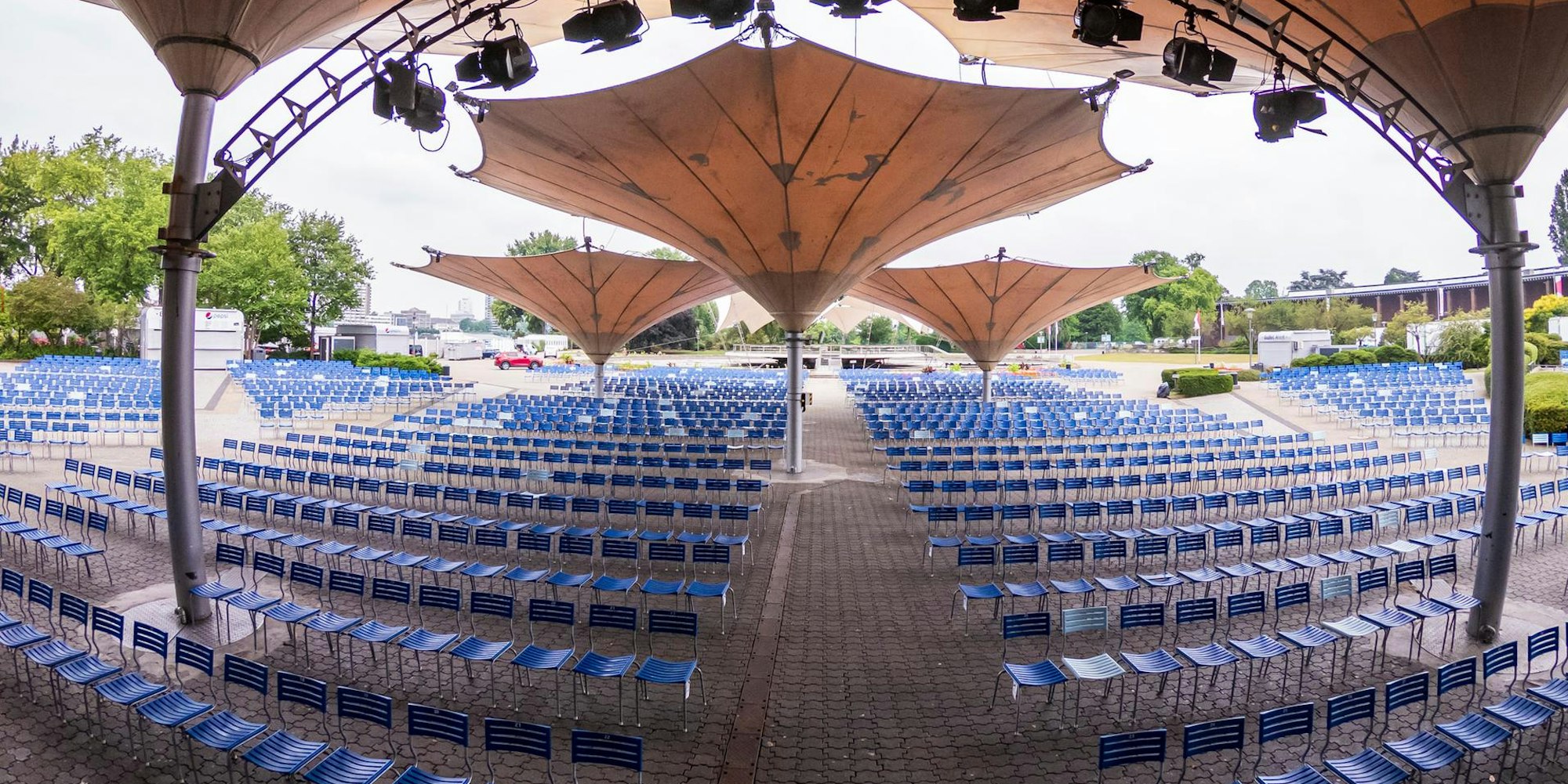 Tanzbrunnen bestuhlt