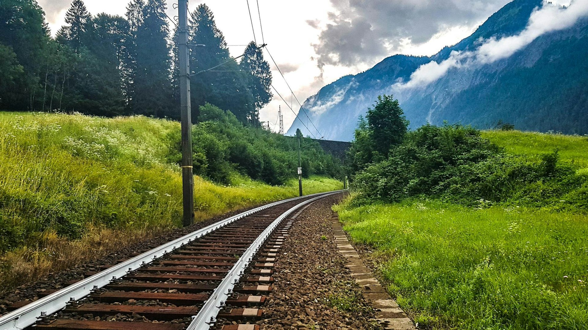 Bundesbahn_Oeterreich_weiße_Schiene