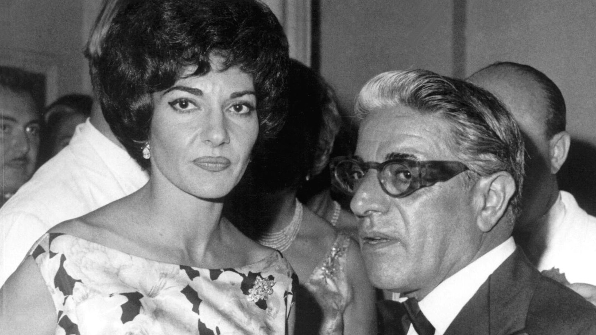 Die italienische Sopranistin Maria Callas und ihr langjähriger Liebhaber Aristoteles Onassis auf einem Archivfoto vom 07. August 1960.
