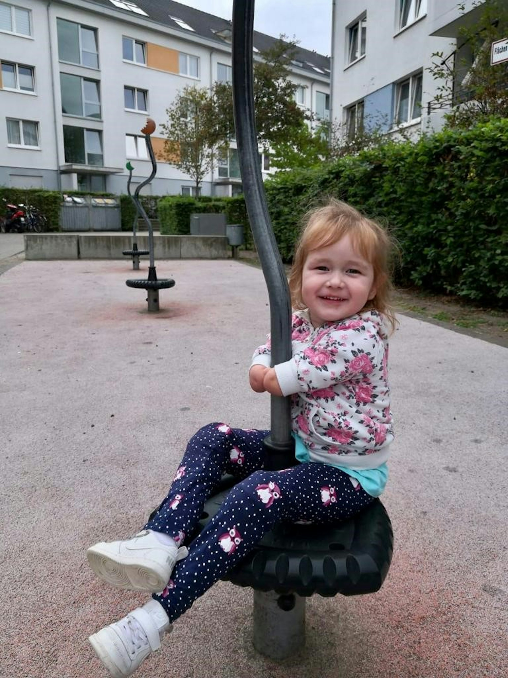 Dysmelie_Familie_Tochter_Milana_Spielplatz