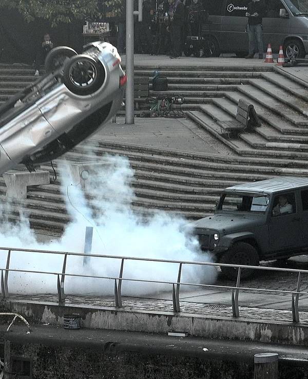 Symbolbild_Stunt_Auto110387902