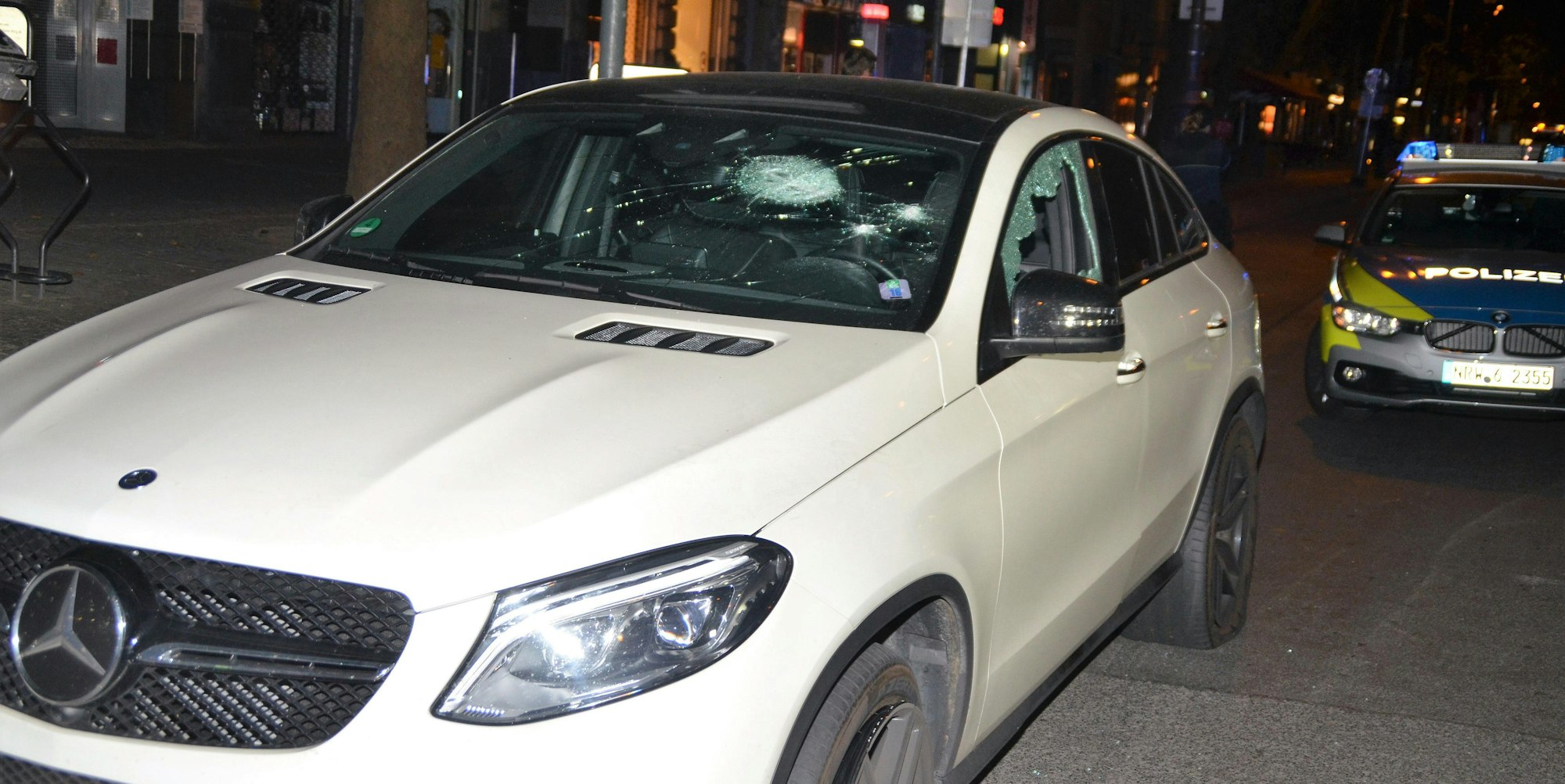 Mercedes zerschossen