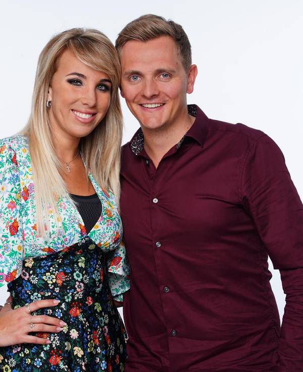 Sängerin Annemarie Eilfeld und Tim Sandt, Teilnehmer beim „Sommerhaus der Stars“ 2020, wo dieses Foto entstand, möchten Eltern werden. Aber Annemarie leidet an der Hormonstörung PCO.