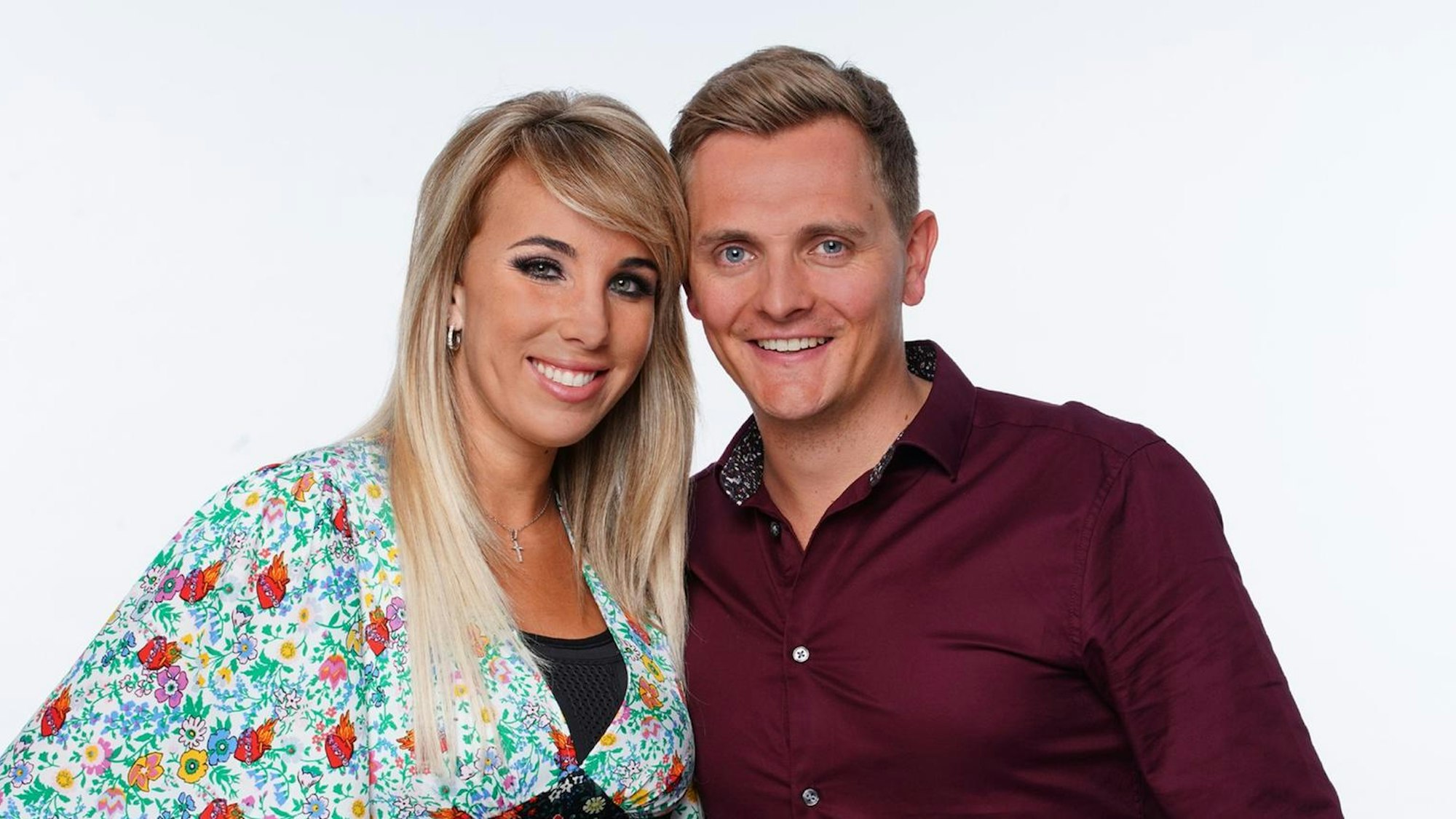 Sängerin Annemarie Eilfeld und Tim Sandt, Teilnehmer beim „Sommerhaus der Stars“ 2020, wo dieses Foto entstand, möchten Eltern werden. Aber Annemarie leidet an der Hormonstörung PCO.