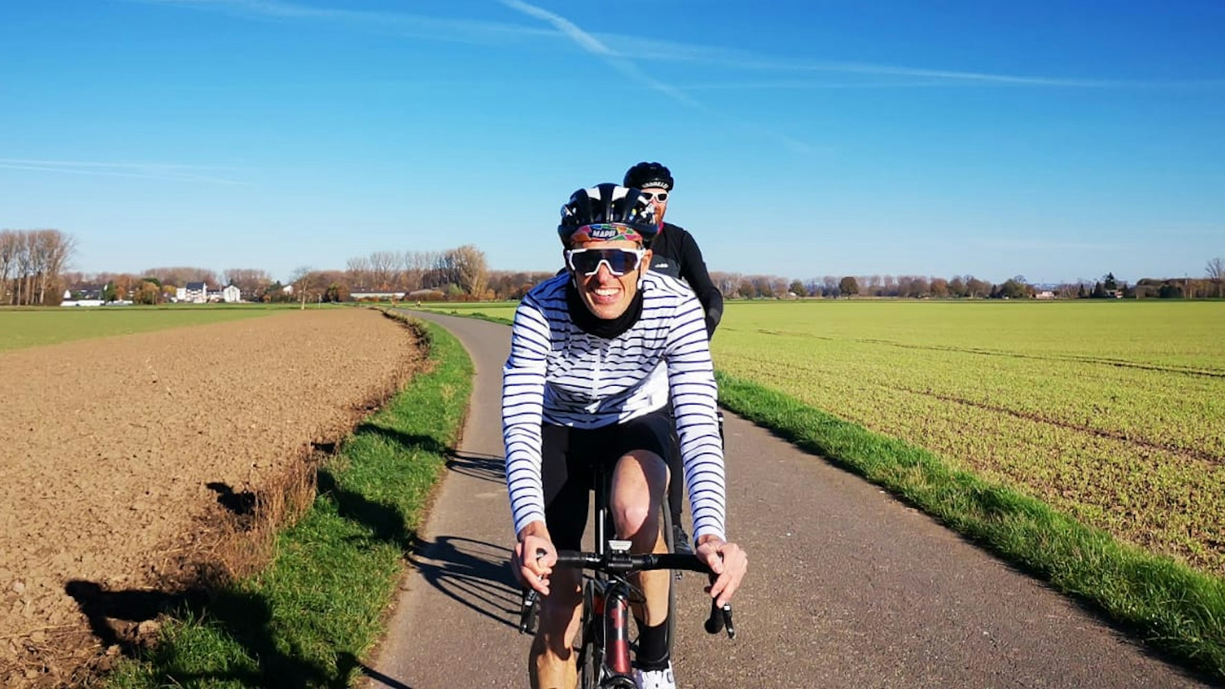 Rennradfahrer auf dem Rennrad in Köln