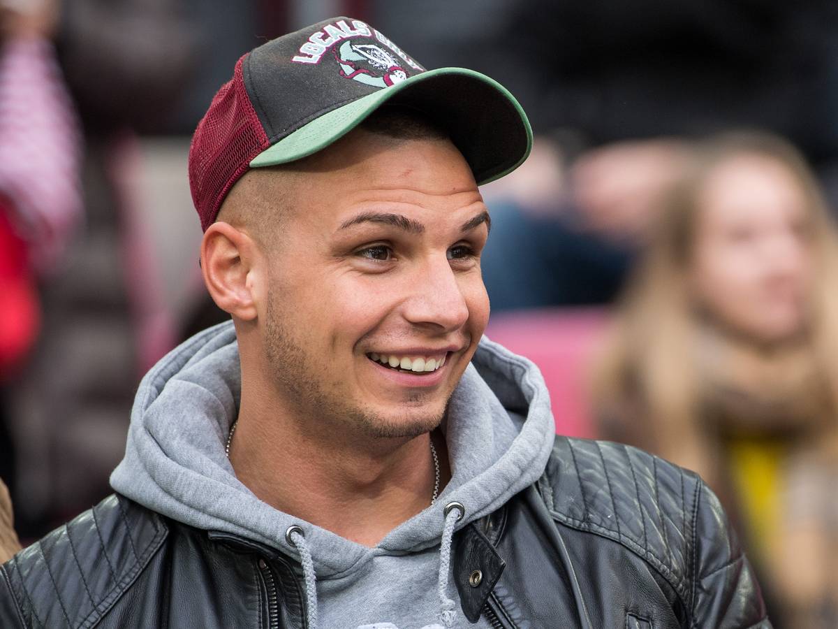Pietro Lombardi sieht man immer mit Kappe: Doch die Haare gehen ihm nicht aus. Nun hat er verraten, weshalb er immer eine Kopfbedeckung trägt. Unser Archivbild wurde 2016 in Köln gemacht.
