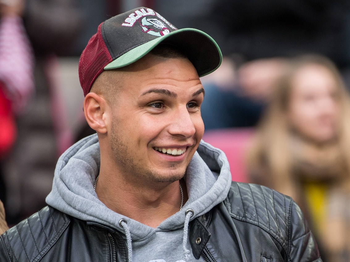 Pietro Lombardi sieht man immer mit Kappe: Doch die Haare gehen ihm nicht aus. Nun hat er verraten, weshalb er immer eine Kopfbedeckung trägt. Unser Archivbild wurde 2016 in Köln gemacht.