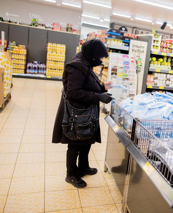 Corona_Aldi_Duesseldorf_Maske_Verkauf