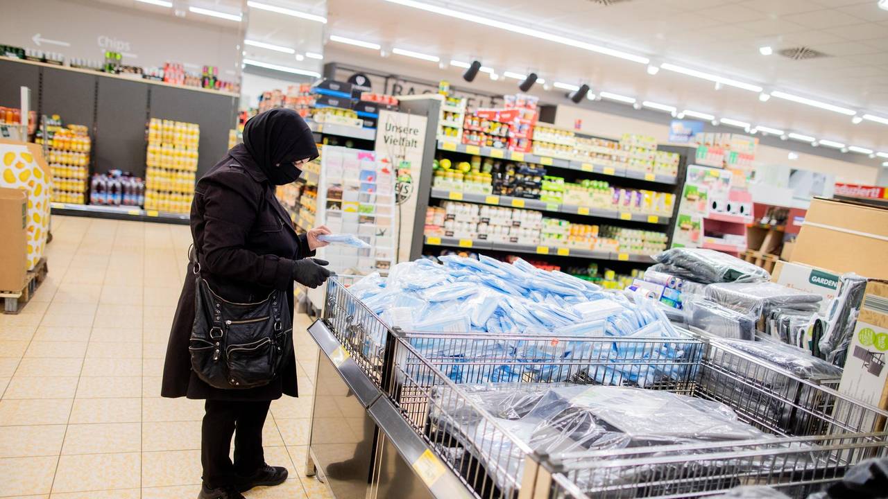 Corona_Aldi_Duesseldorf_Maske_Verkauf