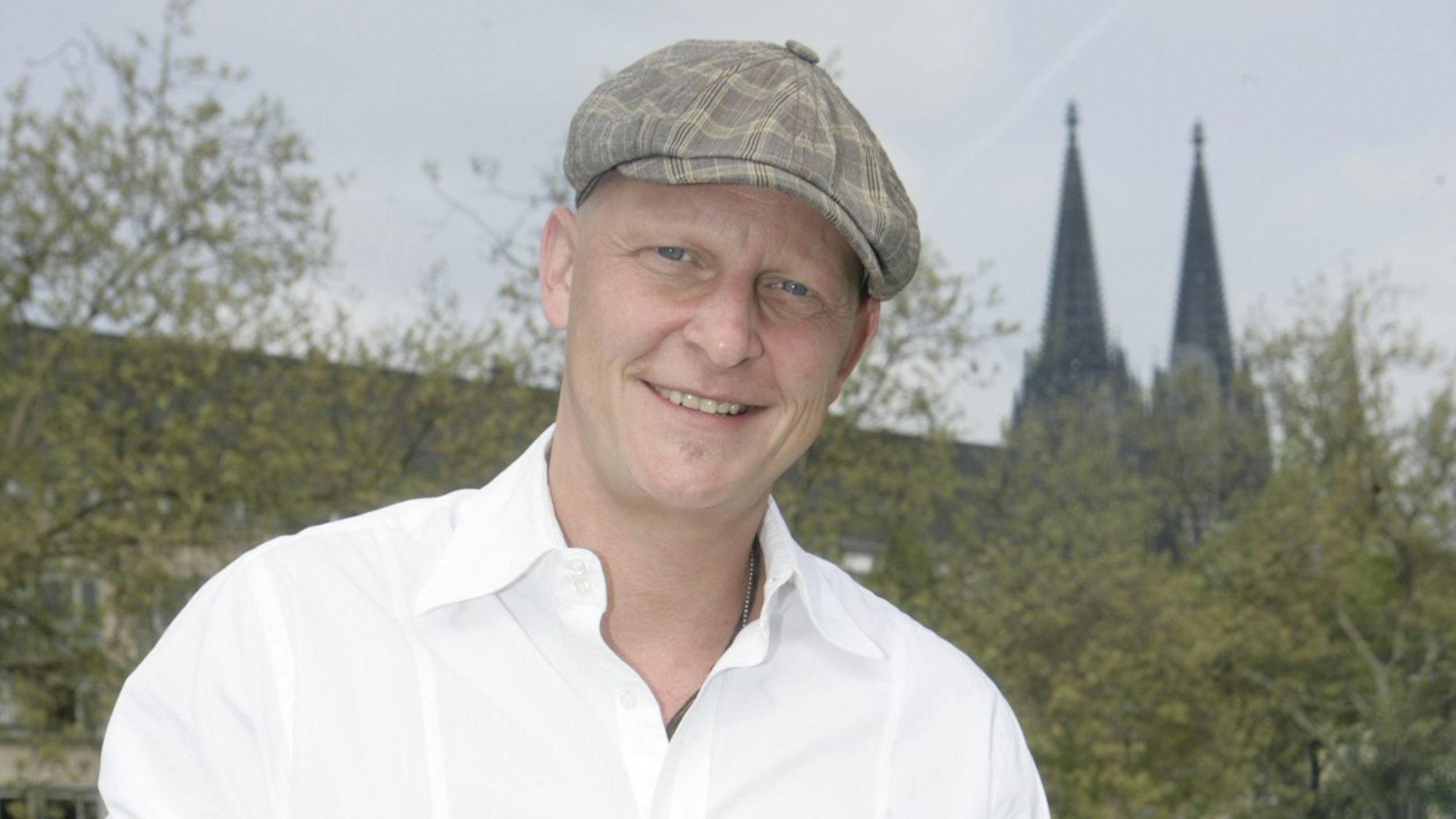 Jochen Damm von den Klüngelköpp lacht in die Kamera.