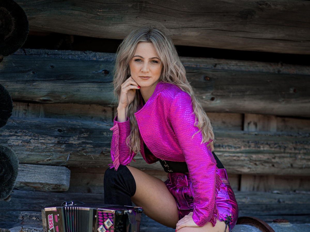 Melissa_Naschenweng_15122020