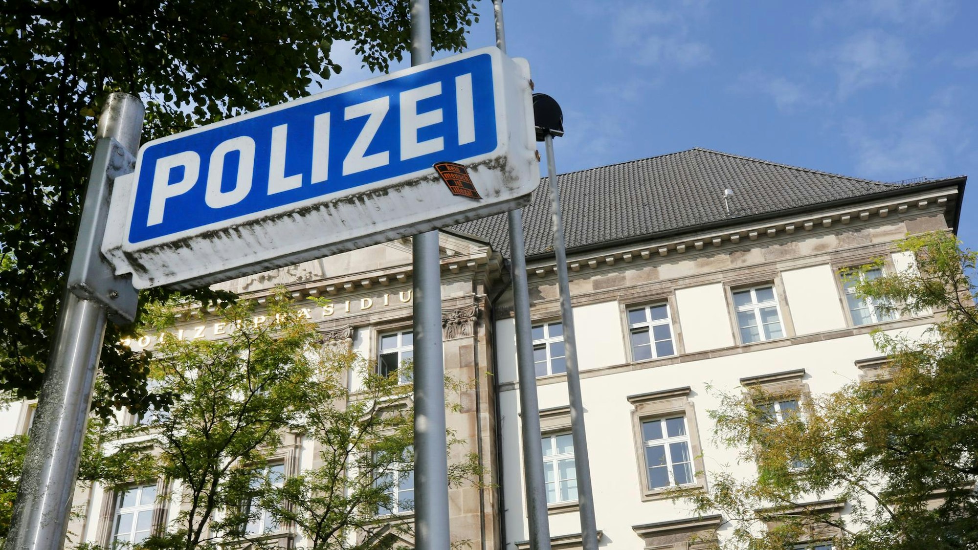Das undatierte Symbolfoto zeigt eine Polizeiwache.